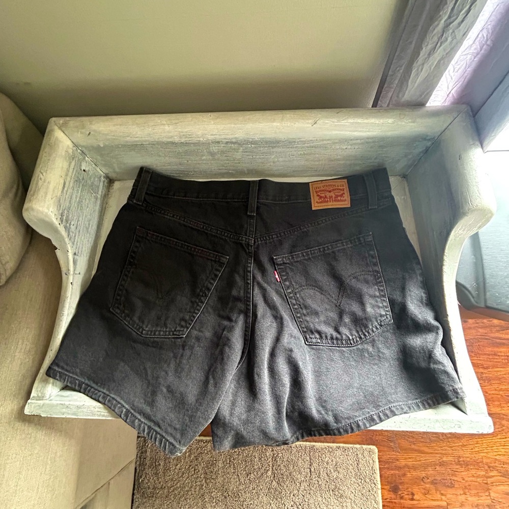 Black Levi’s High Waisted Mom Shorts 16W